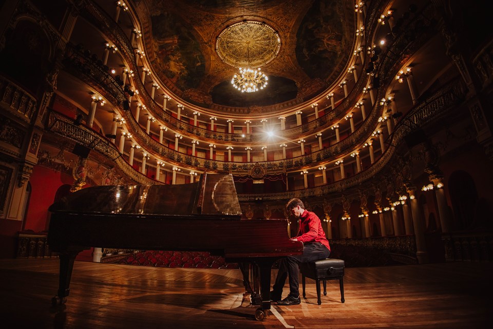 Bruno Hrabovsky traz releitura de Pink Floyd ao piano no Sônia Cabral Bruno Hrabovsky traz releitura de Pink Floyd ao piano no Sônia Cabral
