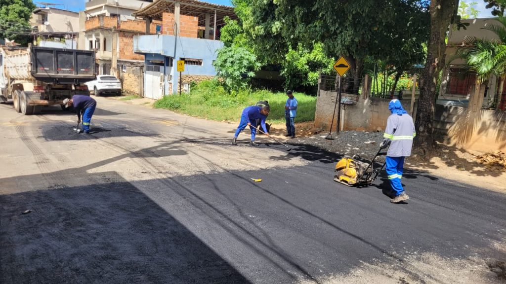 Cachoeiro avança com manutenções urbanas e tapa-buracos no bairro Coramara Prefeitura de Cachoeiro leva operação tapa-buracos ao bairro Coramara - Prefeitura de Cachoeiro de Itapemirim