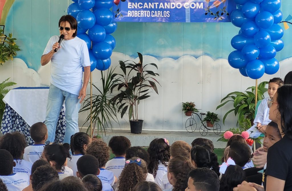 Cachoeiro celebra a Semana do Rei com apresentações do cover Robson Carlos nas escolas Música e emoção tomam conta das escolas de Cachoeiro durante a Semana do Rei - Prefeitura de Cachoeiro de Itapemirim