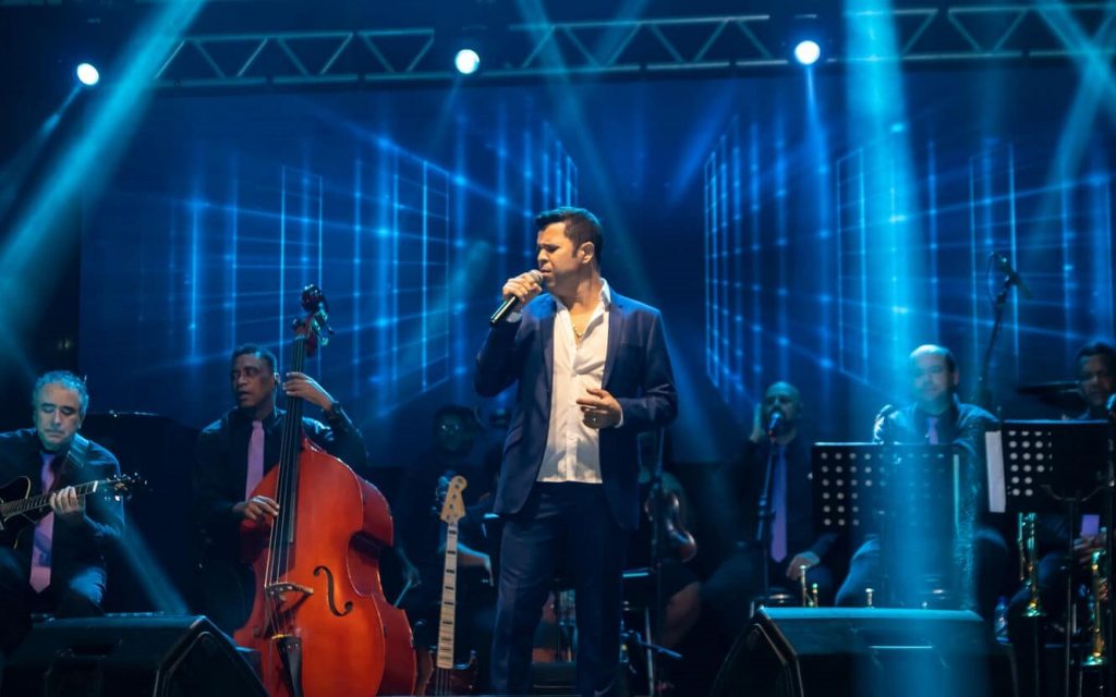 Cachoeiro encerra Festival do Rei com show de Fabiano Juffu e premiação especial Festival do Rei encerra programação com premiação e show especial em homenagem a Roberto Carlos - Prefeitura de Cachoeiro de Itapemirim