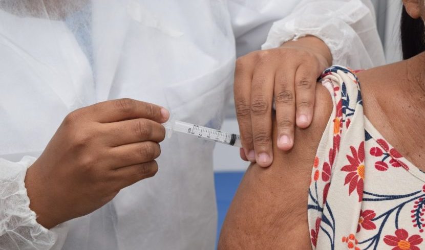 Cachoeiro realiza Dia D de vacinação contra a Influenza em diversas unidades de saúde Cachoeiro realiza Dia D de vacinação contra a Influenza neste sábado (11) - Prefeitura de Cachoeiro de Itapemirim