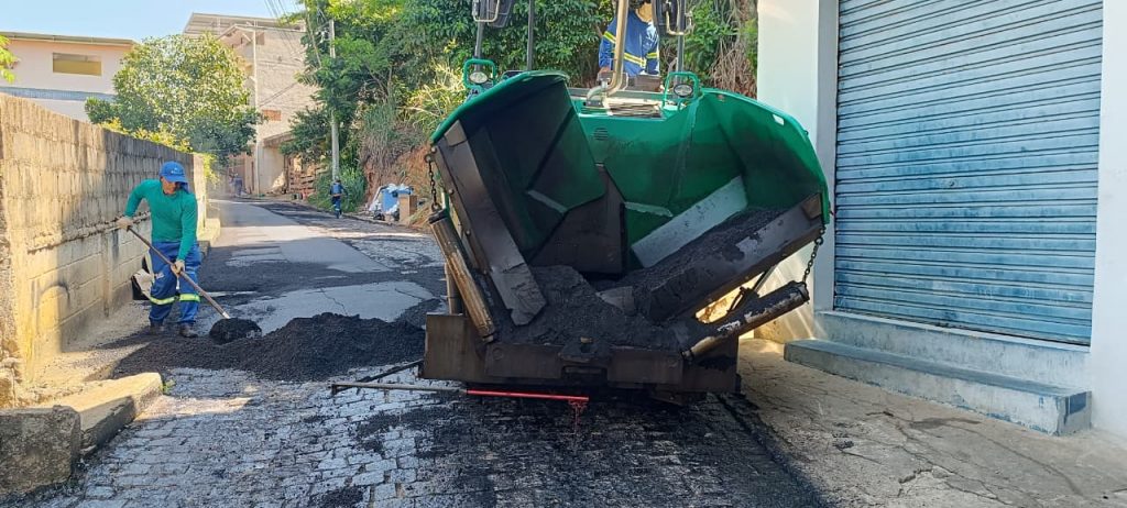 Pavimentação da Rua Idália Rocha Cordeiro melhora infraestrutura em Cachoeiro Prefeitura de Cachoeiro realiza pavimentação em rua do bairro Amarelo - Prefeitura de Cachoeiro de Itapemirim
