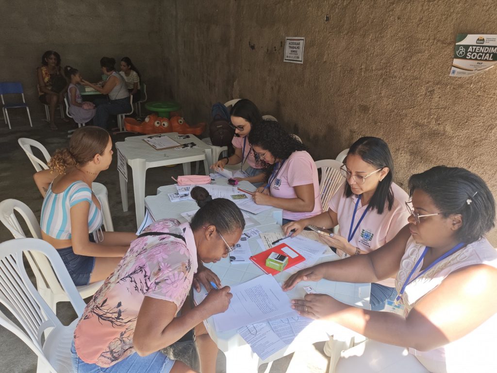 Prefeitura de Cachoeiro realiza CRAS em Movimento com expressiva participação popular CRAS em Movimento começa em Cachoeiro com grande adesão - Prefeitura de Cachoeiro de Itapemirim