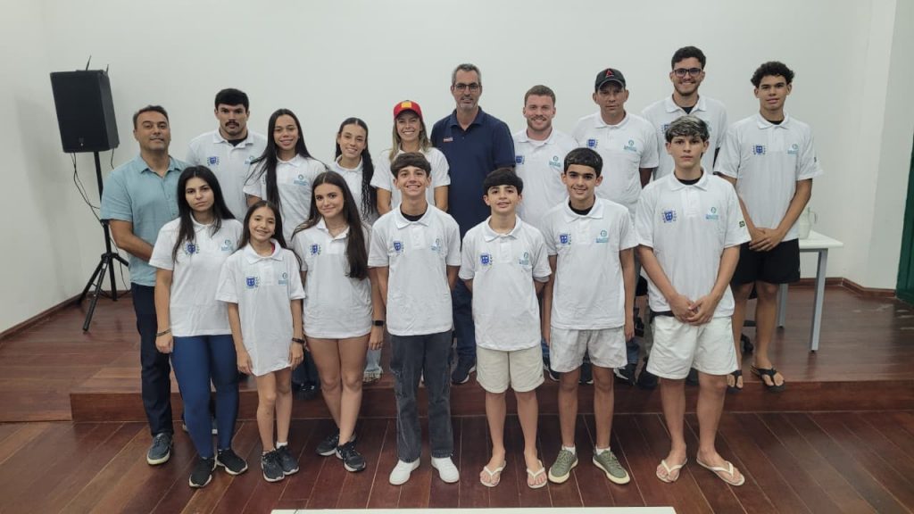 Reunião do Bolsa Atleta em Cachoeiro alinha informações e entrega camisas oficiais Semesp realiza reunião com atletas do Bolsa Atleta e reforça diretrizes do programa - Prefeitura de Cachoeiro de Itapemirim