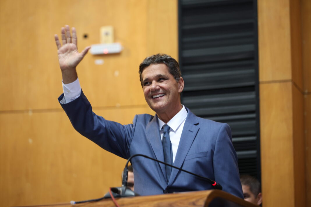 Ricardo Ferraço é empossado governador do Espírito Santo nesta quinta-feira Ricardo Ferraço é empossado governador do Espírito Santo nesta quinta-feira