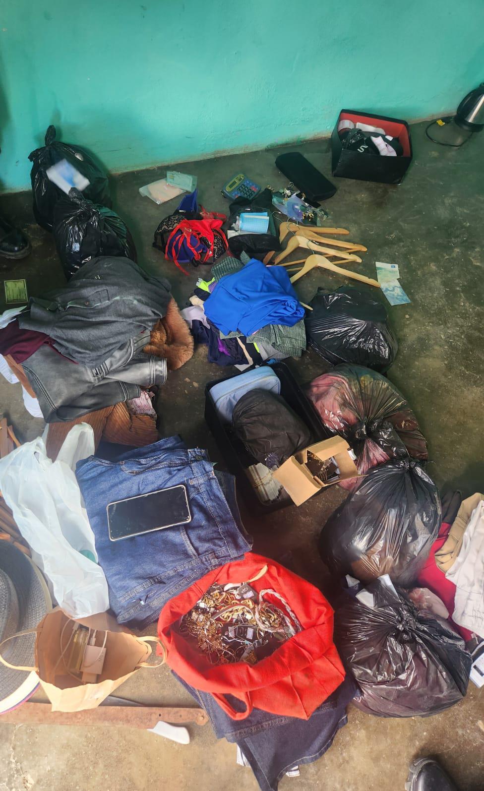 <p><strong>Polícia Civil prende suspeito de furto e recupera R$ 5 mil em mercadorias em ES</strong></p> <p><strong>Polícia Civil prende suspeito de furto e recupera R$ 5 mil em mercadorias em ES</strong></p>