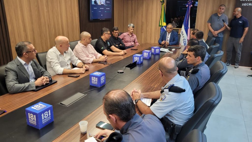 Cachoeiro instala Totens de Segurança para reforçar proteção da população local Totens de Segurança chegam a Cachoeiro para ampliar prevenção e combate à criminalidade - Prefeitura de Cachoeiro de Itapemirim