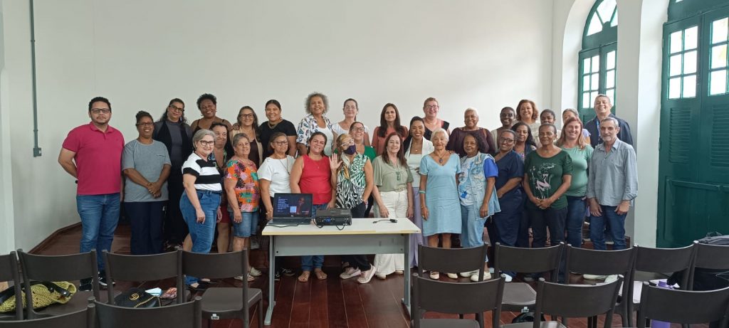 Cachoeiro promove “Café com Arte” para valorizar e divulgar o trabalho artesanal “Café com Arte” promove capacitação e fortalece o artesanato local em Cachoeiro - Prefeitura de Cachoeiro de Itapemirim