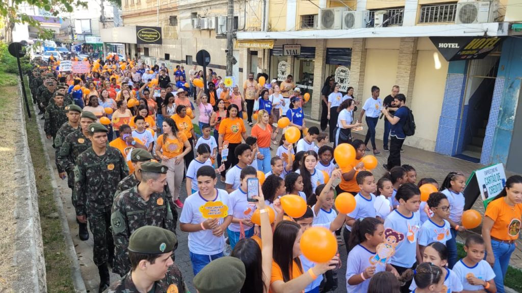 Cachoeiro promove caminhada em defesa dos direitos da infância e adolescência Caminhada mobiliza Cachoeiro no combate ao abuso e à exploração sexual infantil - Prefeitura de Cachoeiro de Itapemirim