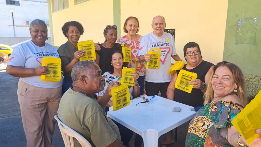 Segurança e trânsito realiza panfletagem para conscientizar motoristas em Cachoeiro - Prefeitura de Cachoeiro de Itapemirim