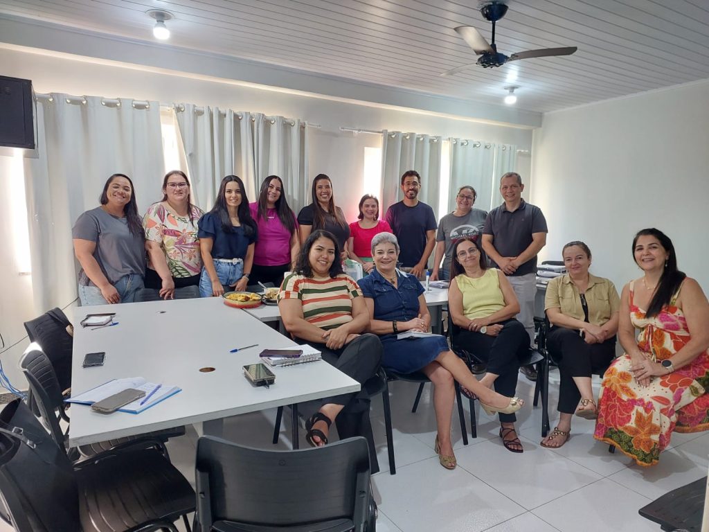 Cachoeiro promove o Projeto Novos Caminhos para inclusão de jovens em acolhimento Cachoeiro é escolhido para projeto piloto do CNJ voltado à infância e juventude - Prefeitura de Cachoeiro de Itapemirim