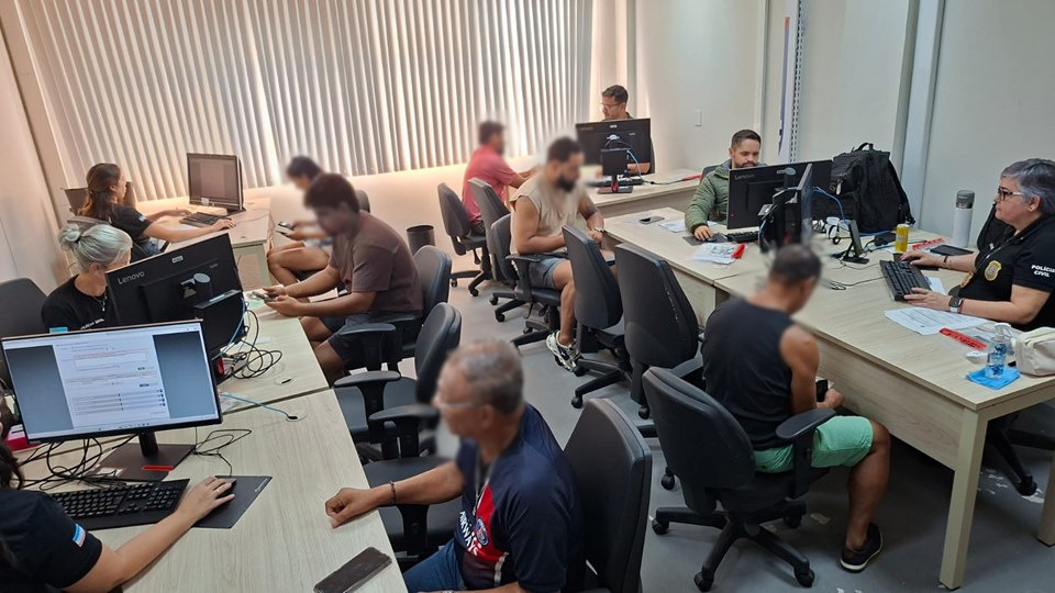 <p><strong>Polícia Civil realiza ação do Projeto Recupera e restituirá 50 celulares neste sábado</strong></p> <p><strong>Polícia Civil realiza ação do Projeto Recupera e restituirá 50 celulares neste sábado</strong></p>