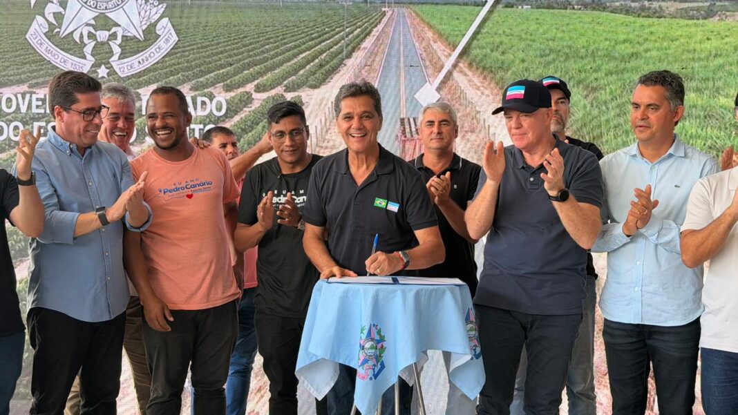 Governo do ES entrega obras e anuncia investimentos em Pedro Canário Governo do ES entrega obras e anuncia investimentos em Pedro Canário