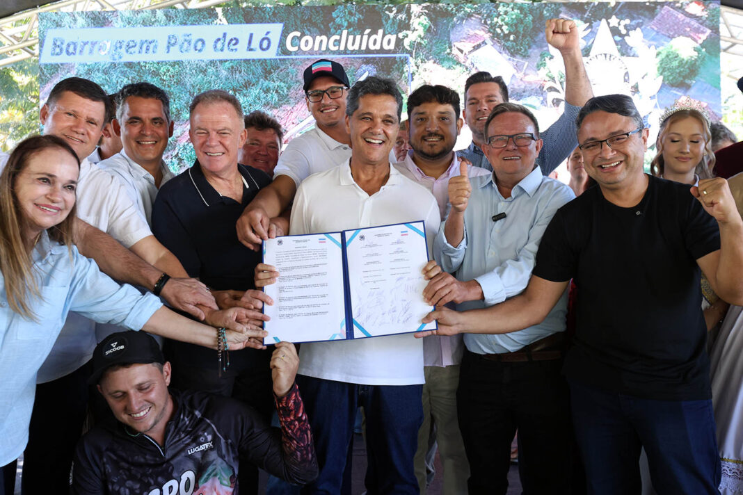 Governo do ES inicia obras e anuncia investimentos em Laranja da Terra Governo do ES inicia obras e anuncia investimentos em Laranja da Terra