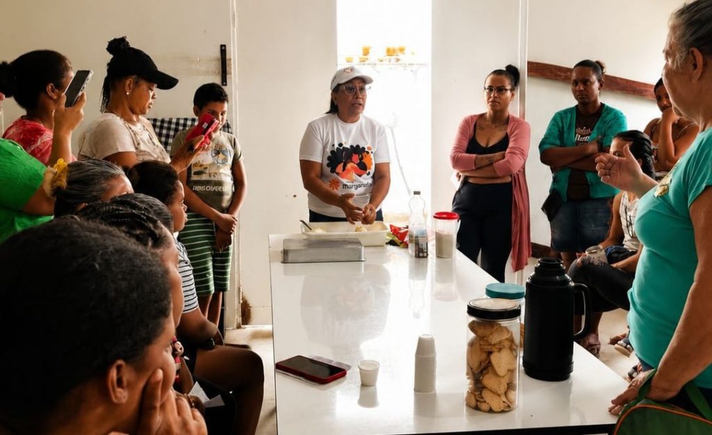 Mulheres de Cachoeiro participam de curso sobre produção de bala baiana e empreendedorismo CRAS Zumbi fortalece autonomia feminina com curso de empreendedorismo - Prefeitura de Cachoeiro de Itapemirim