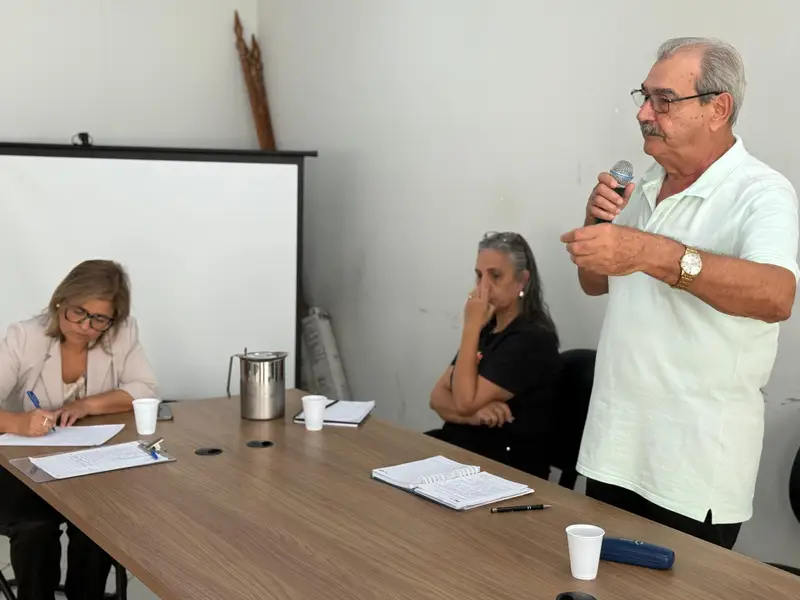 Prefeito de Marataízes reúne secretariado para alinhar metas municipais Prefeito faz reunião de alinhamento com secretariado municipal