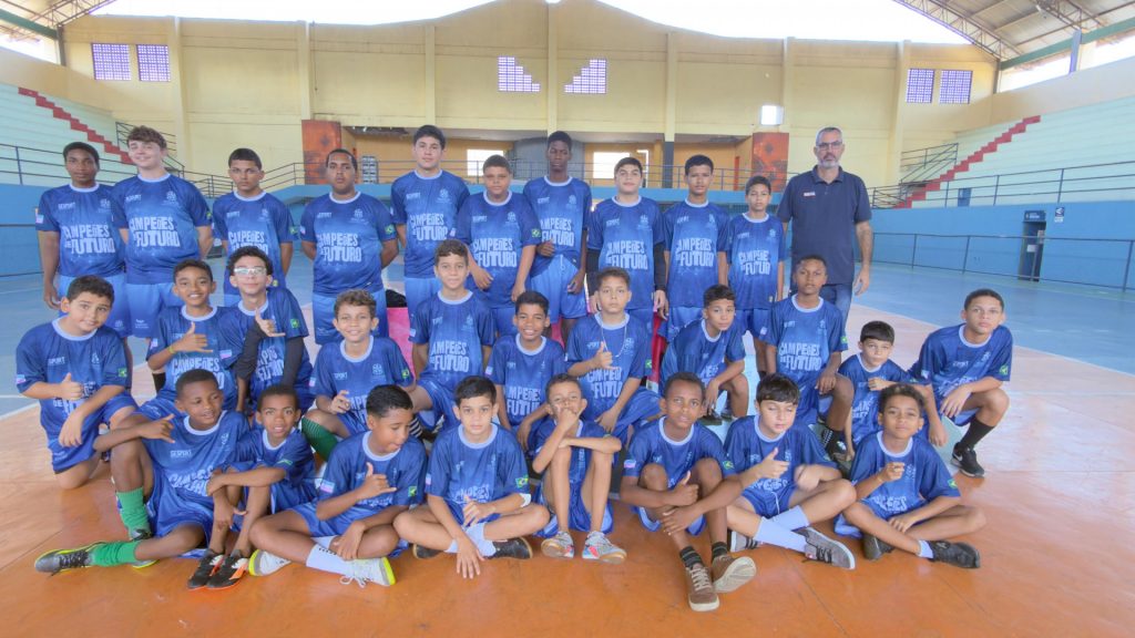 Prefeitura de Cachoeiro entrega kits esportivos para crianças do Campeões de Futuro Prefeitura entrega kits esportivos para crianças do projeto Campeões de Futuro - Prefeitura de Cachoeiro de Itapemirim