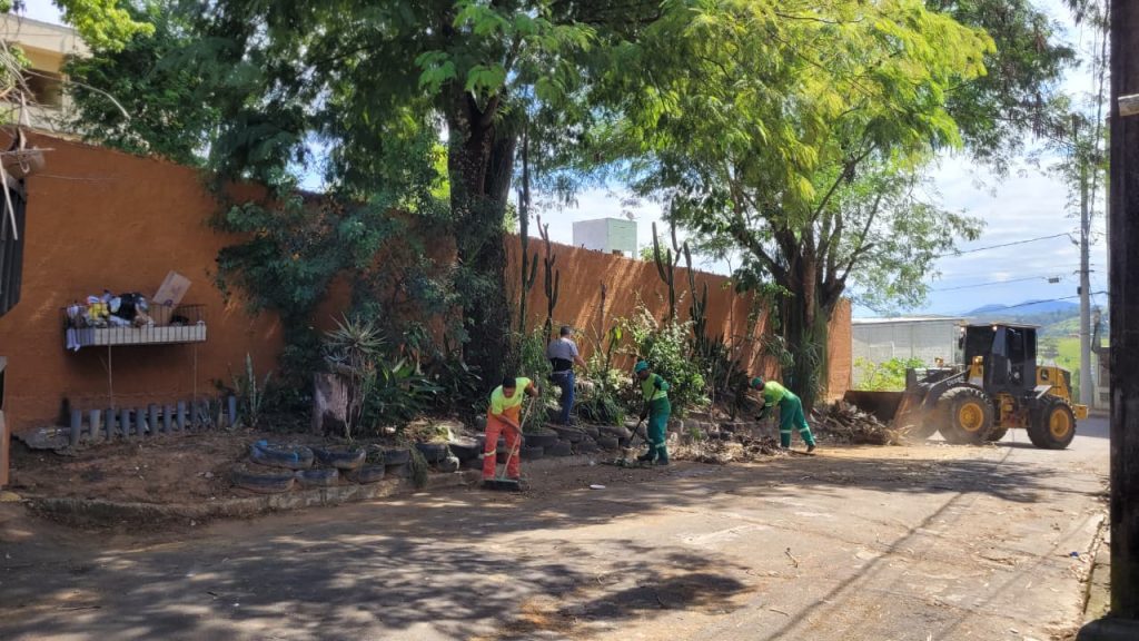 Prefeitura de Cachoeiro intensifica limpeza urbana no bairro Bela Vista Prefeitura de Cachoeiro realiza ações de limpeza e manutenção no Bela Vista - Prefeitura de Cachoeiro de Itapemirim