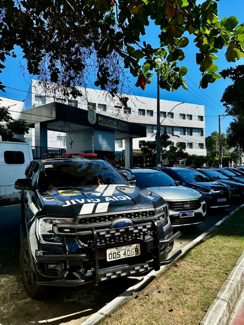 Polícia Civil procura foragido por homicídio e pede auxílio da população Polícia Civil procura foragido por homicídio e pede auxílio da população