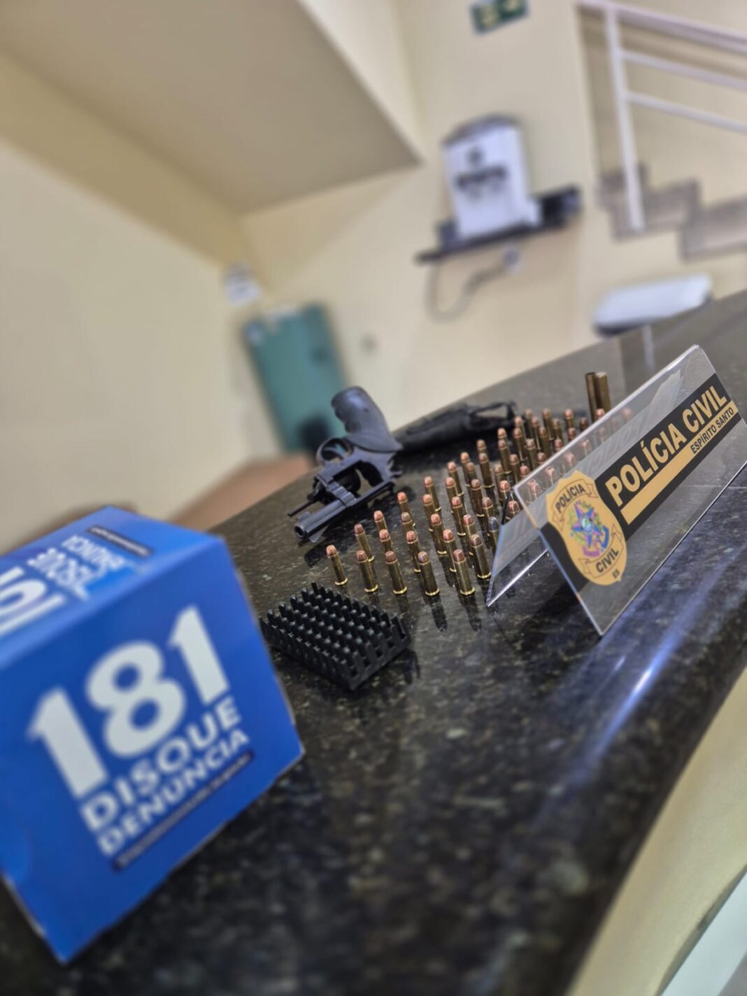 Polícia Civil realiza prisão e apreensão de arma em Rio Bananal por tráfico de drogas Polícia Civil realiza prisão e apreensão de arma em Rio Bananal por tráfico de drogas