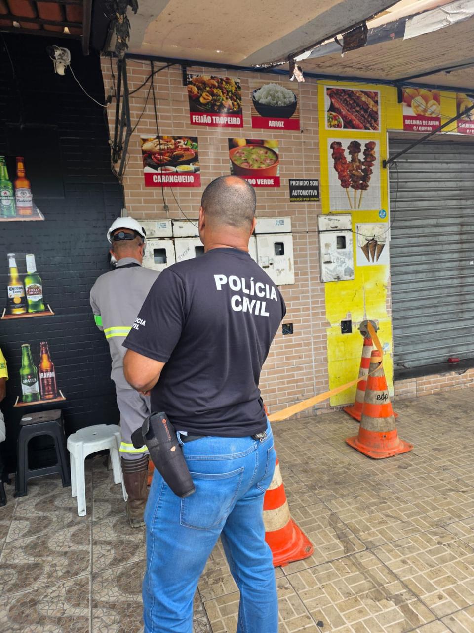 <p><strong>Polícia Civil e EDP flagram furto de energia em distribuidora em Vila Velha</strong></p> <p><strong>Polícia Civil e EDP flagram furto de energia em distribuidora em Vila Velha</strong></p>