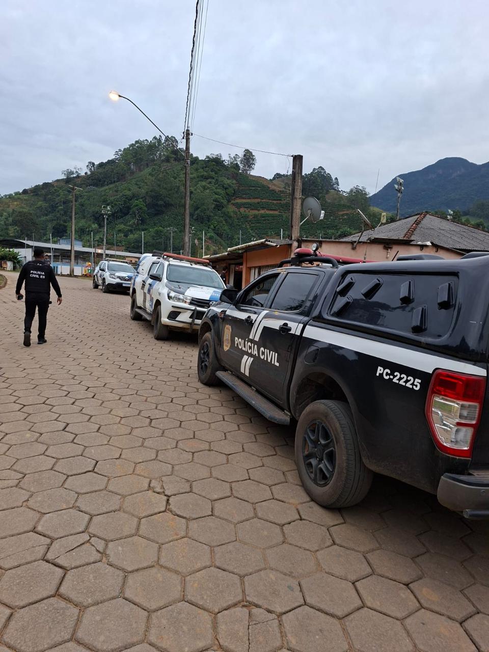 Polícia Civil e Militar cumpririam mandados contra tráfico em Ibitirama Polícia Civil e Militar cumpririam mandados contra tráfico em Ibitirama