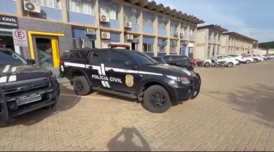 Polícia Civil prende homem por tentativa de feminicídio em Governador Lindenberg Polícia Civil prende homem por tentativa de feminicídio em Governador Lindenberg