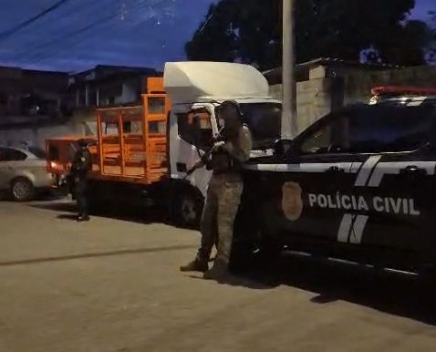 Polícia Civil deflagra operação e prendeu suspeito de homicídio em Viana Polícia Civil deflagra operação e prendeu suspeito de homicídio em Viana