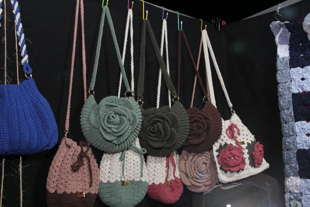 Artesãos de Cachoeiro oferecem presentes especiais para o Dia dos Namorados Artesanato de Cachoeiro é opção de presente especial para o Dia dos Namorados - Prefeitura de Cachoeiro de Itapemirim