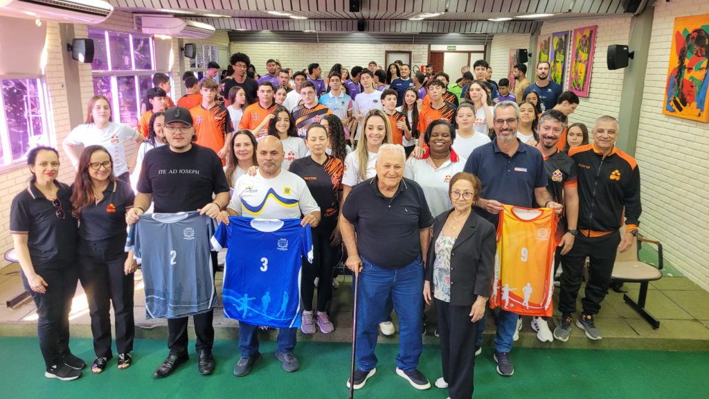 Cachoeiro celebra conquista de 13 troféus nos Jogos Escolares do Espírito Santo Prefeito de Cachoeiro recebe atletas dos Jogos Escolares - Prefeitura de Cachoeiro de Itapemirim