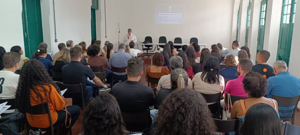Cachoeiro realiza capacitação sobre Execução Orçamentária para servidores municipais Servidores participam da segunda etapa de treinamento sobre Execução Orçamentária - Prefeitura de Cachoeiro de Itapemirim