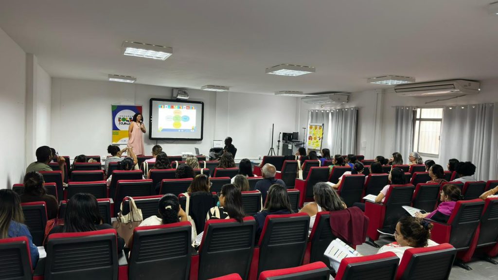 Capacitação do Programa Bolsa Família em Cachoeiro visa melhorar atendimento Capacitação aprimora atendimento às famílias do Bolsa Família - Prefeitura de Cachoeiro de Itapemirim