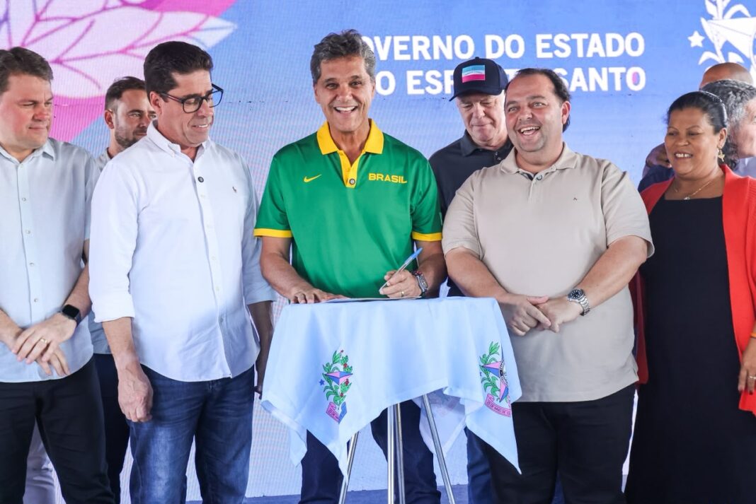 Governo do ES entrega rodovia e anuncia investimentos em educação