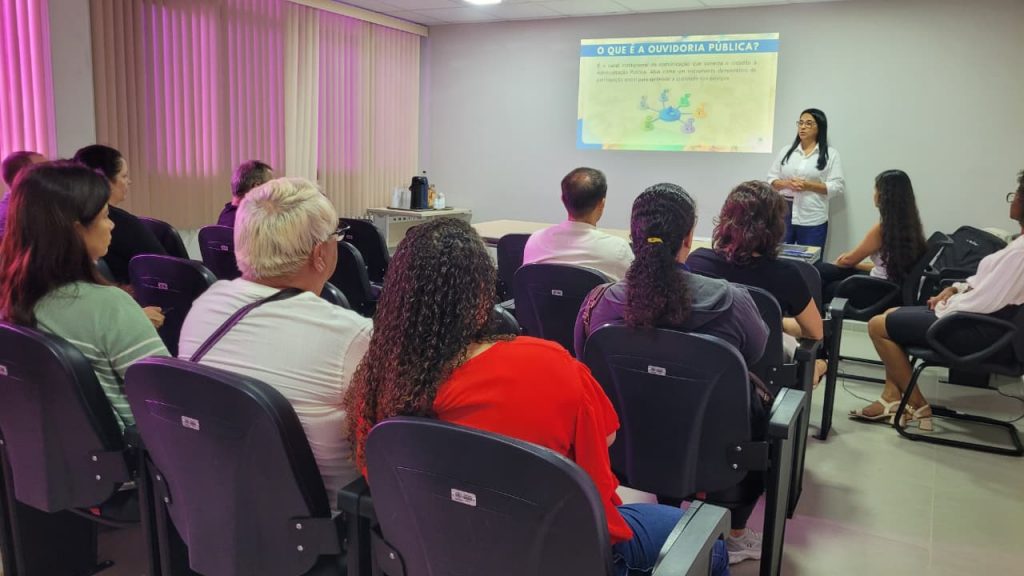 Prefeitura de Cachoeiro promove capacitação para unificação das Ouvidorias municipais Capacitação reforça atuação integrada da Rede de Ouvidorias em Cachoeiro - Prefeitura de Cachoeiro de Itapemirim
