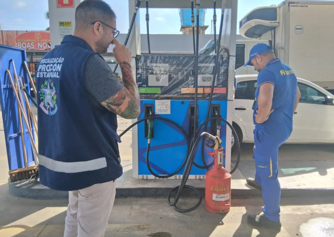 Procon realiza fiscalização em postos de combustíveis em Marataízes Procon faz fiscalização nos postos de combustíveis de Marataízes