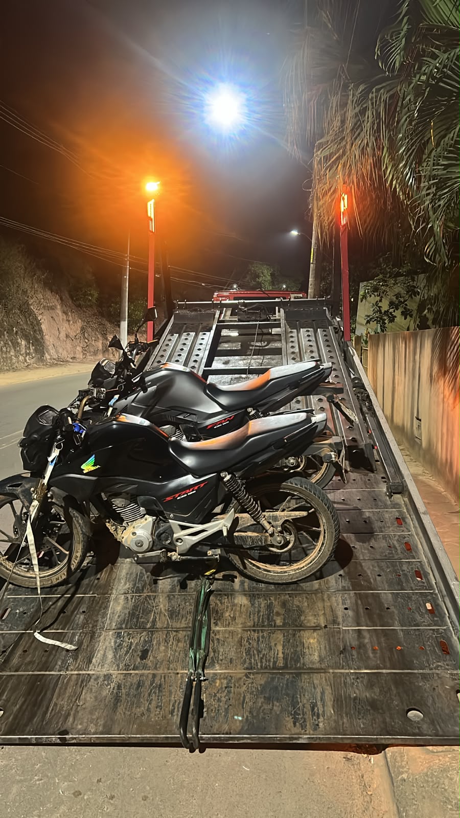 Polícia Civil desmantela grupo de pichadores em Rio Bananal e apreende motos. Polícia Civil desmantela grupo de pichadores em Rio Bananal e apreende motos.
