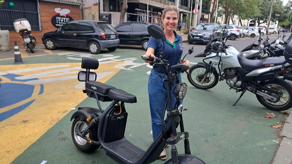 A Prefeitura de Cachoeiro promove ação educativa para condutores de bicicletas elétricas Educação no trânsito: ação orienta condutores de bicicletas elétricas e veículos autopropelidos em Cachoeiro - Prefeitura de Cachoeiro de Itapemirim