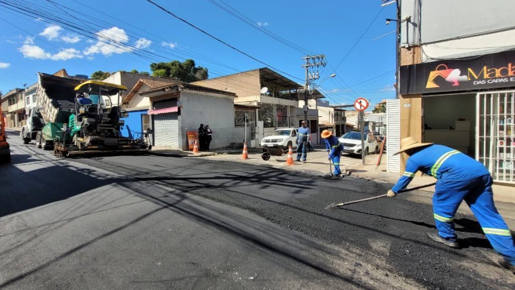 Cachoeiro avança com recapeamento da Rua Anacleto Ramos para melhorar mobilidade urbana Prefeitura de Cachoeiro avança com recapeamento asfáltico na Rua Anacleto Ramos - Prefeitura de Cachoeiro de Itapemirim