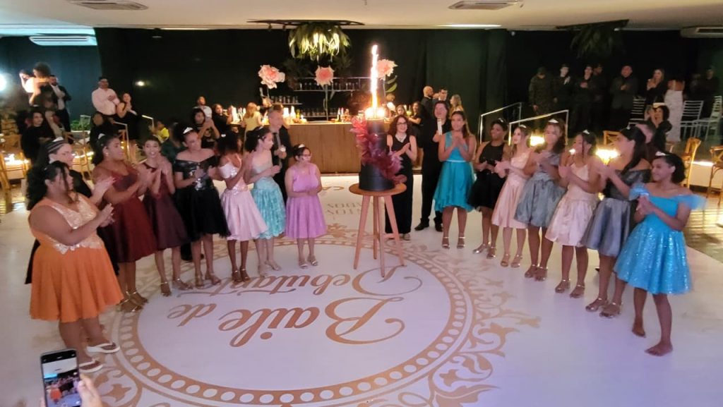 Cachoeiro de Itapemirim celebra sonhos no Baile de Debutantes 2026 com emoção e beleza Baile de Debutantes 2026 realiza sonhos e emociona famílias no Jaraguá Tênis Clube - Prefeitura de Cachoeiro de Itapemirim
