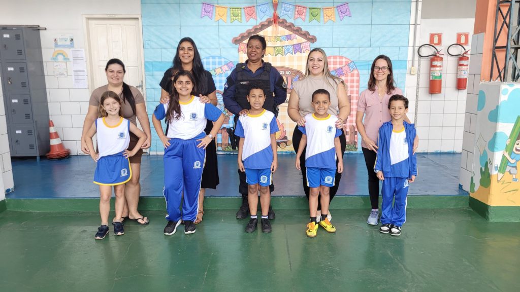 Cachoeiro entrega novos uniformes escolares aos alunos durante esta semana Cachoeiro renova uniformes dos alunos da rede municipal - Prefeitura de Cachoeiro de Itapemirim