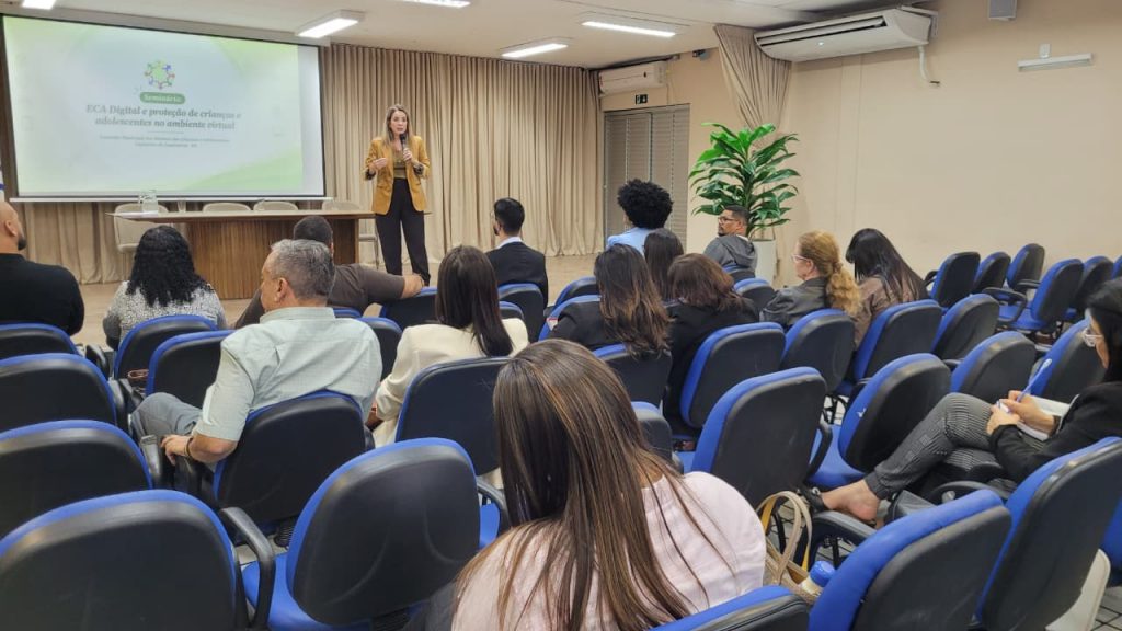 Seminário debate sobre proteção de crianças e adolescentes no ambiente digital em Cachoeiro - Prefeitura de Cachoeiro de Itapemirim