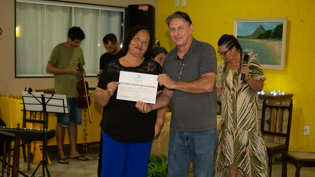 Formatura do Curso de Informática para a Melhor Idade em Piúma Inclusão digital marca formatura da primeira turma do Curso de Informática para a Melhor Idade em Piúma