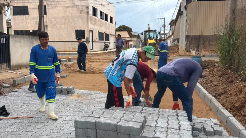Obras de drenagem e pavimentação seguem em Marataízes com recursos Obras de drenagem e pavimentação avançam a todo vapor no Alto de Marataízes