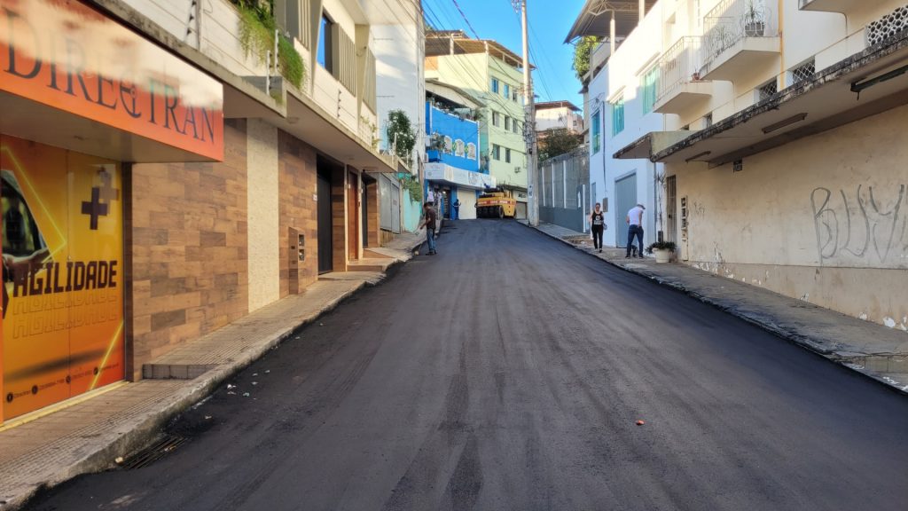 Pavimentação avança em Cachoeiro com melhorias na Alziro Viana e bairros adjacentes Obras do pacote de pavimentação chegam à rua Alziro Viana - Prefeitura de Cachoeiro de Itapemirim