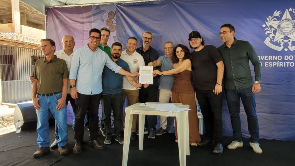 Prefeitura de Cachoeiro lança Centro Dia do Idoso para fortalecer assistência social Prefeitura assina ordem de serviço para construção do Centro Dia do Idoso em Cachoeiro - Prefeitura de Cachoeiro de Itapemirim