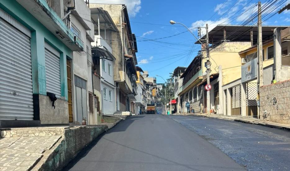 Recapeamento avança em Cachoeiro com obras nas ruas José Rebelo e Washington Luís Pacote de asfaltamento chega ao bairro Nossa Senhora da Penha - Prefeitura de Cachoeiro de Itapemirim