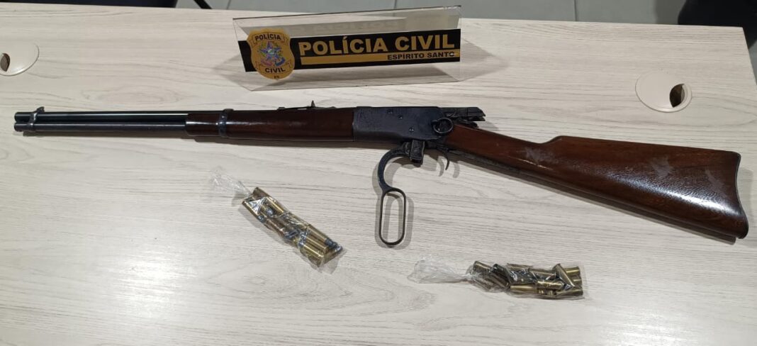Polícia Civil do ES prende foragido por homicídio após 24 anos e apreende arma Polícia Civil do ES prende foragido por homicídio após 24 anos e apreende arma