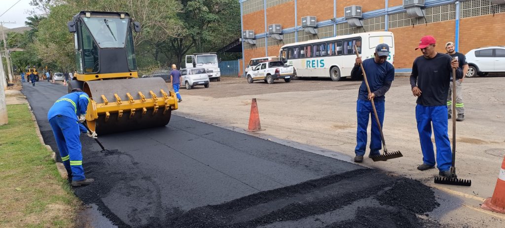 Cachoeiro inicia recapeamento no bairro São Geraldo com novo asfalto na Rua João Sasso Pavimentação: Cachoeiro tem duas frentes de serviço simultâneas - Prefeitura de Cachoeiro de Itapemirim