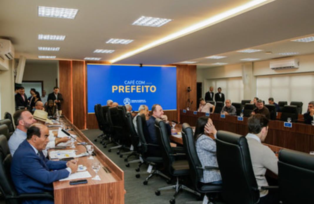 Prefeito de Marataízes participa de evento institucional do Tribunal de Contas do Espírito Santo