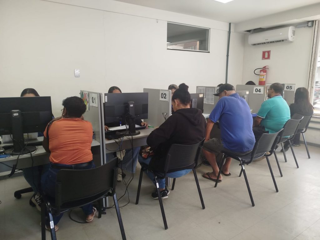 Mutirão atualiza mais de 200 cadastros de famílias unipessoais em Cachoeiro - Prefeitura de Cachoeiro de Itapemirim